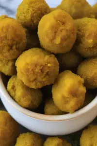 Pholourie (Fried Split Pea Balls)