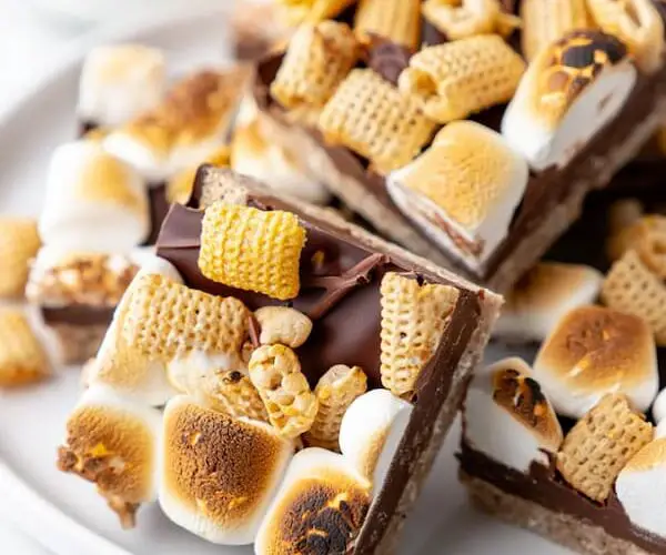 Decadent S'mores Bark With Golden Grahams in 10 Minutes